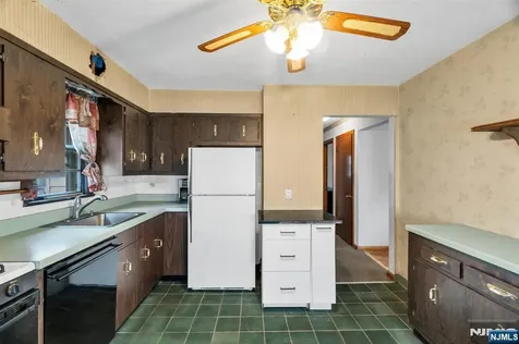 123 Summit Avenue Elmwood Park NJ 07407