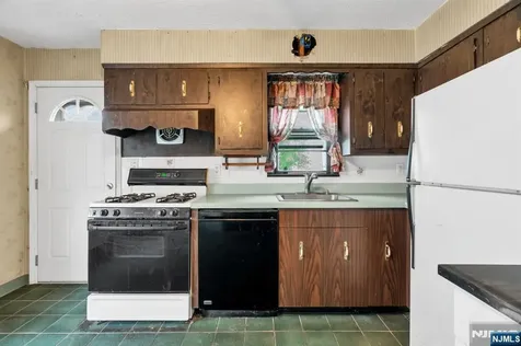 123 Summit Avenue Elmwood Park NJ 07407
