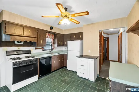 123 Summit Avenue Elmwood Park NJ 07407
