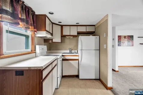 123 Summit Avenue Elmwood Park NJ 07407
