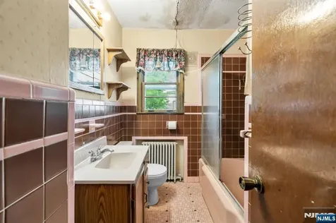 123 Summit Avenue Elmwood Park NJ 07407