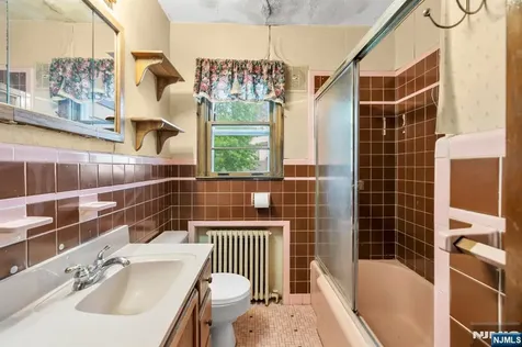 123 Summit Avenue Elmwood Park NJ 07407
