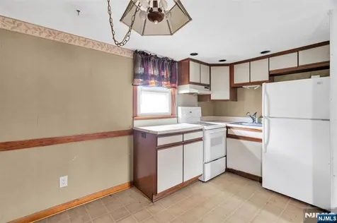 123 Summit Avenue Elmwood Park NJ 07407