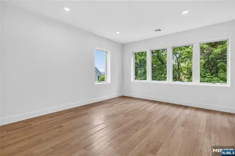 46 Hudson Avenue Edgewater NJ 07020