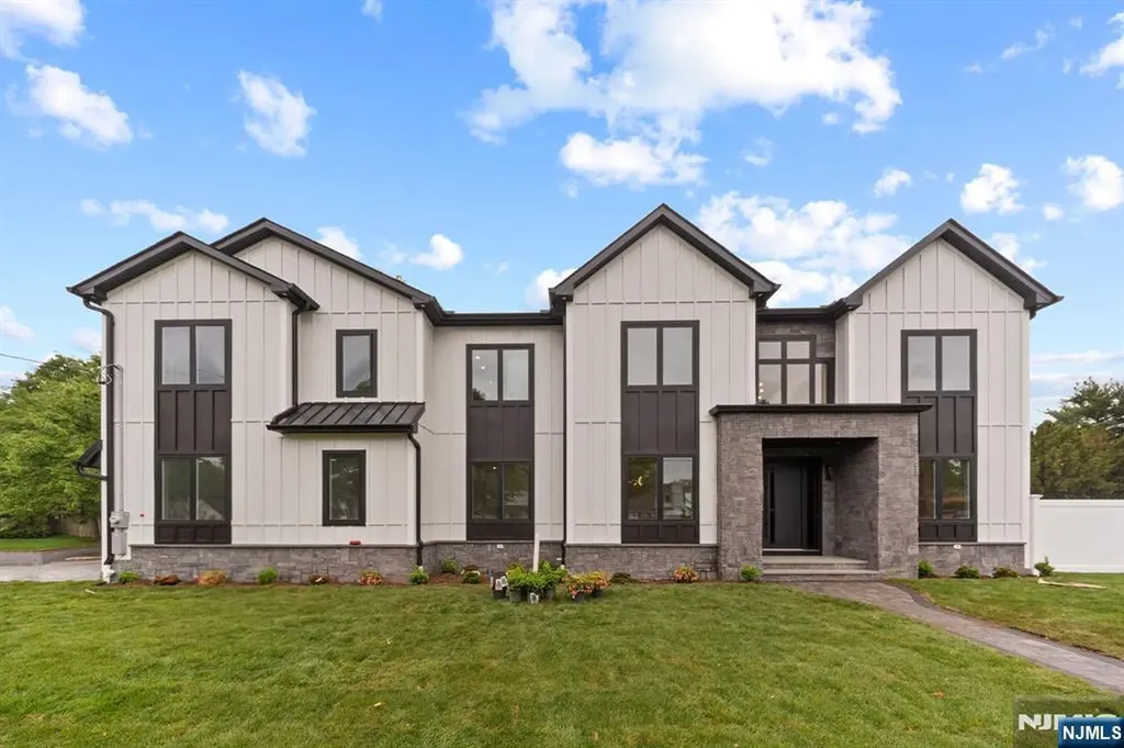 317 Edstan Way Paramus NJ 07652