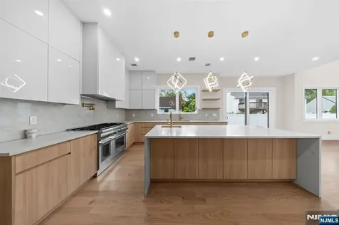 317 Edstan Way Paramus NJ 07652