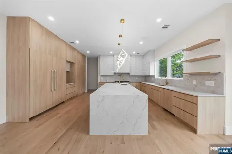 317 Edstan Way Paramus NJ 07652