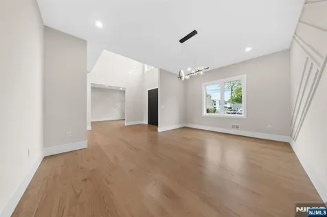 317 Edstan Way Paramus NJ 07652
