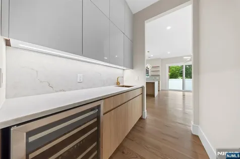 317 Edstan Way Paramus NJ 07652