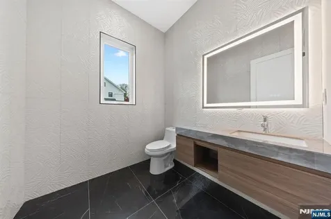 317 Edstan Way Paramus NJ 07652