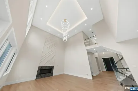 317 Edstan Way Paramus NJ 07652