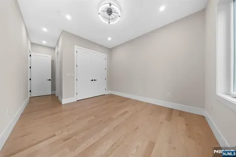 317 Edstan Way Paramus NJ 07652