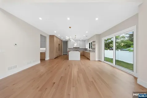 317 Edstan Way Paramus NJ 07652