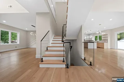 317 Edstan Way Paramus NJ 07652