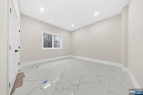 317 Edstan Way Paramus NJ 07652