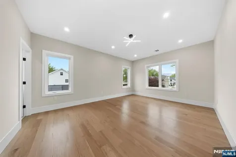 317 Edstan Way Paramus NJ 07652