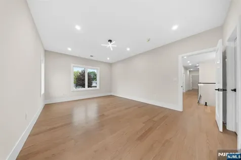 317 Edstan Way Paramus NJ 07652