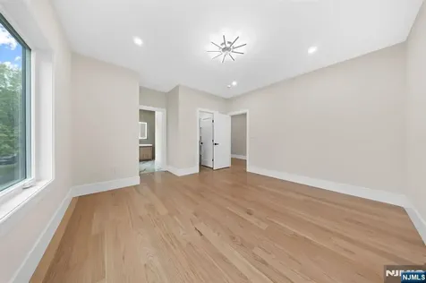317 Edstan Way Paramus NJ 07652