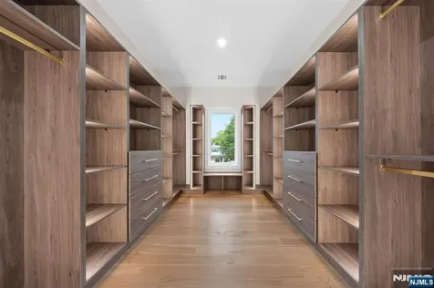 317 Edstan Way Paramus NJ 07652