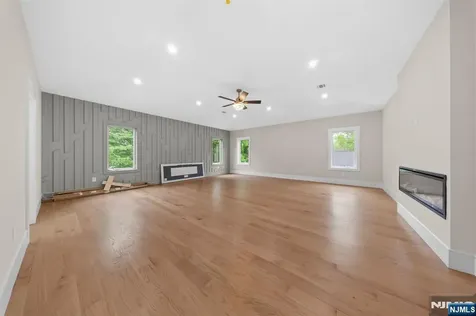 317 Edstan Way Paramus NJ 07652
