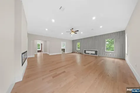 317 Edstan Way Paramus NJ 07652