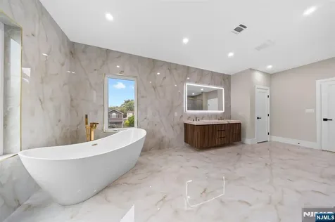 317 Edstan Way Paramus NJ 07652