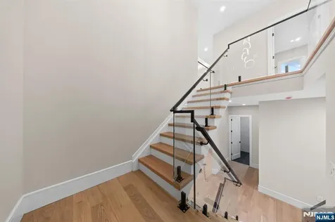 317 Edstan Way Paramus NJ 07652