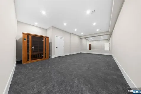 317 Edstan Way Paramus NJ 07652