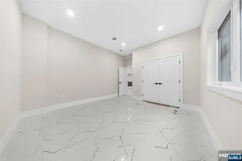 317 Edstan Way Paramus NJ 07652