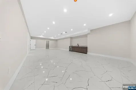 317 Edstan Way Paramus NJ 07652