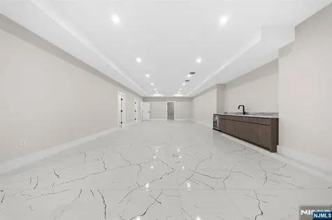 317 Edstan Way Paramus NJ 07652