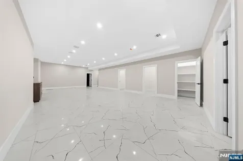 317 Edstan Way Paramus NJ 07652