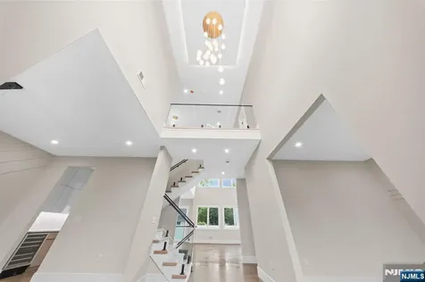 317 Edstan Way Paramus NJ 07652