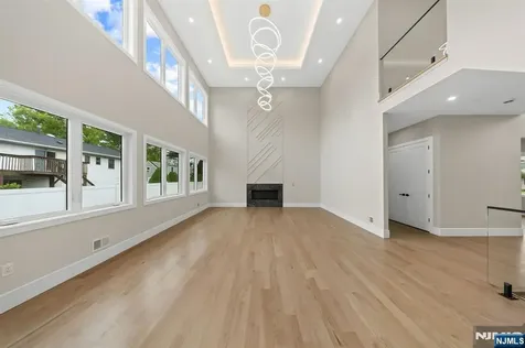 317 Edstan Way Paramus NJ 07652