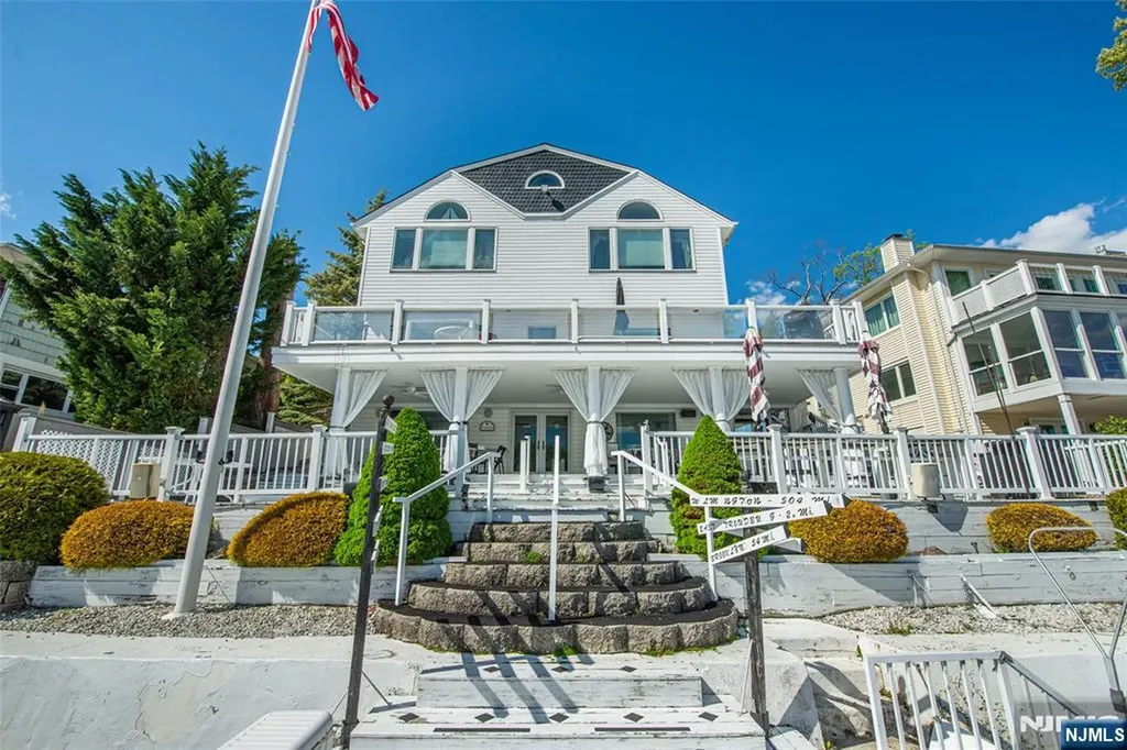 62 Ithanell Road Hopatcong NJ 07843
