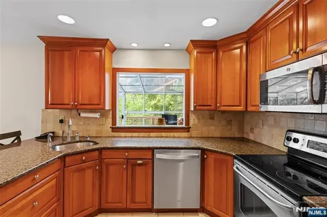 15 Lake Riconda Drive Ringwood NJ 07456