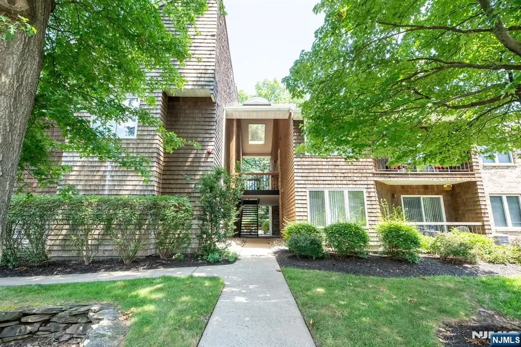 7 Tulip Crescent Little Falls NJ 07424