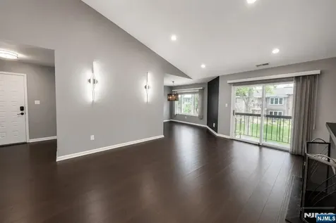 7 Tulip Crescent Little Falls NJ 07424