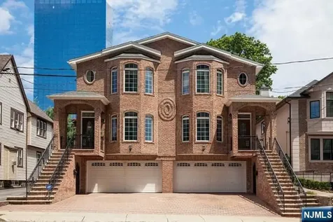 153 Old Palisade Road Fort Lee NJ 07024