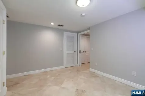 153 Old Palisade Road Fort Lee NJ 07024