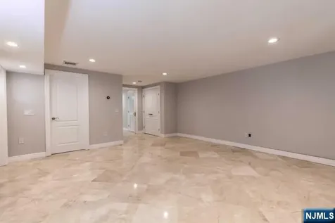153 Old Palisade Road Fort Lee NJ 07024