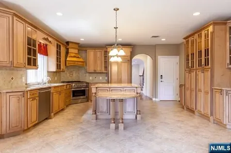 153 Old Palisade Road Fort Lee NJ 07024