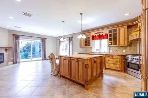 153 Old Palisade Road Fort Lee NJ 07024