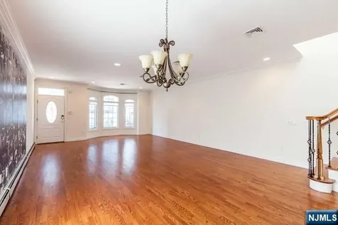153 Old Palisade Road Fort Lee NJ 07024