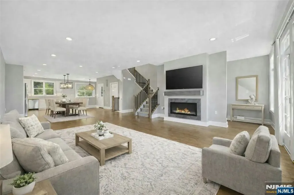 33 Cranberry Lane Montvale NJ 07645
