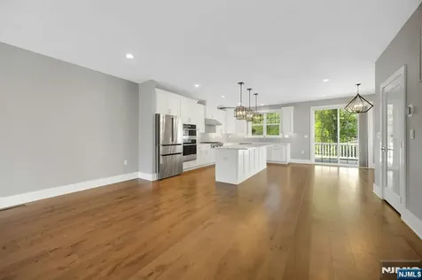 33 Cranberry Lane Montvale NJ 07645
