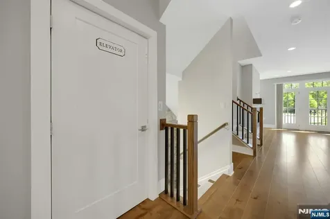 33 Cranberry Lane Montvale NJ 07645