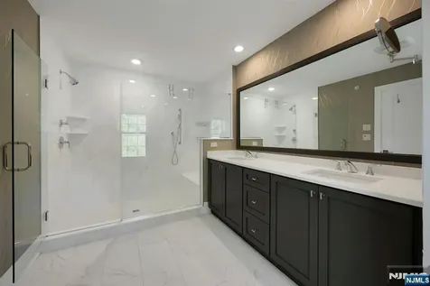 33 Cranberry Lane Montvale NJ 07645