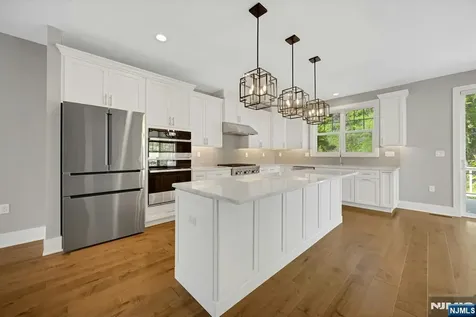 33 Cranberry Lane Montvale NJ 07645