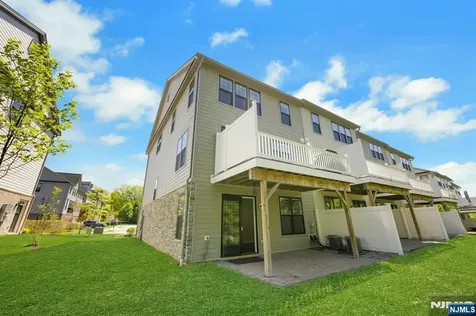 33 Cranberry Lane Montvale NJ 07645